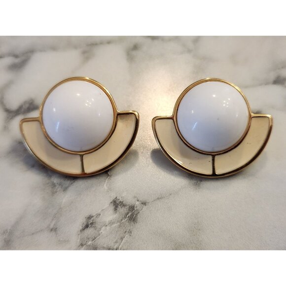 Vintage Monet Signed Pierced Earrings, White Dome Gold Tone Geometric Fan Design - Picture 1 of 5